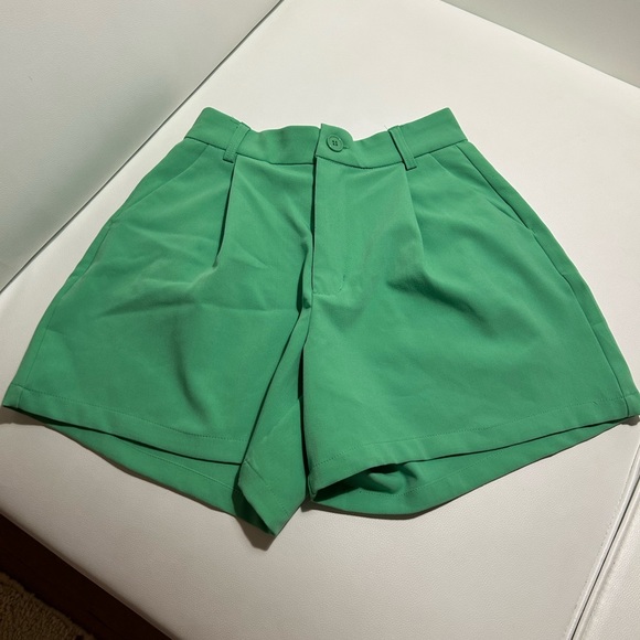WeWoreWhat X Danielle Bernstein Green Shorts - Picture 5 of 5